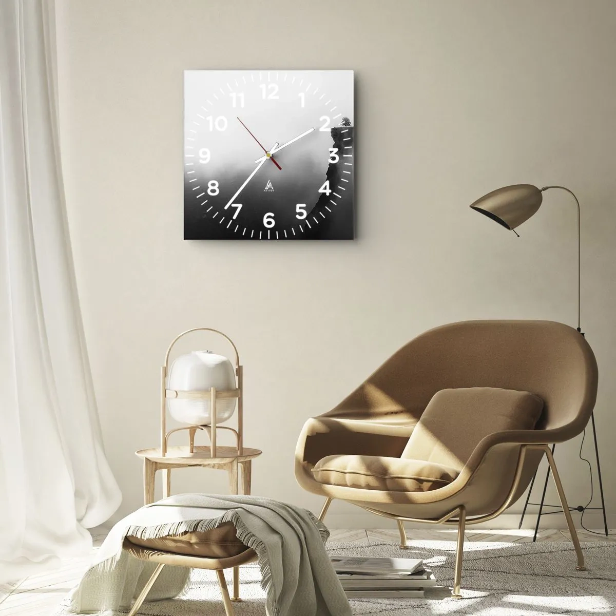 Wanduhr - Glasuhr - Ein einsamer Baum am Rand einer Klippe, umgeben von Nebel - 30x30cm - Am Rande der Welt - Moderne Wanddekoration für Wohnzimmer und Schlafzimmer ARTTOR