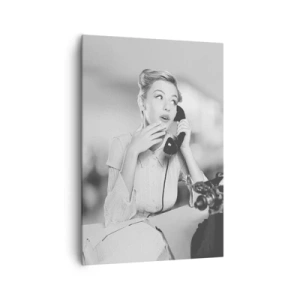 Bild auf Leinwand - Leinwandbild - Eine Frau telefoniert an einer Schreibmaschine - 70x100cm - Hallo, wir sind in den 1950er Jahren. - Moderne Wanddekoration für Wohnzimmer und Schlafzimmer ARTTOR