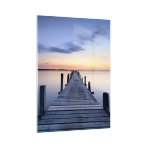 Glasbild - Bild auf glas - Ein Holzsteg über einem ruhigen See bei Sonnenuntergang - 50x70cm - Die Ruhe einer heiteren Dämmerung - Moderne Wanddekoration für Wohnzimmer und Schlafzimmer ARTTOR