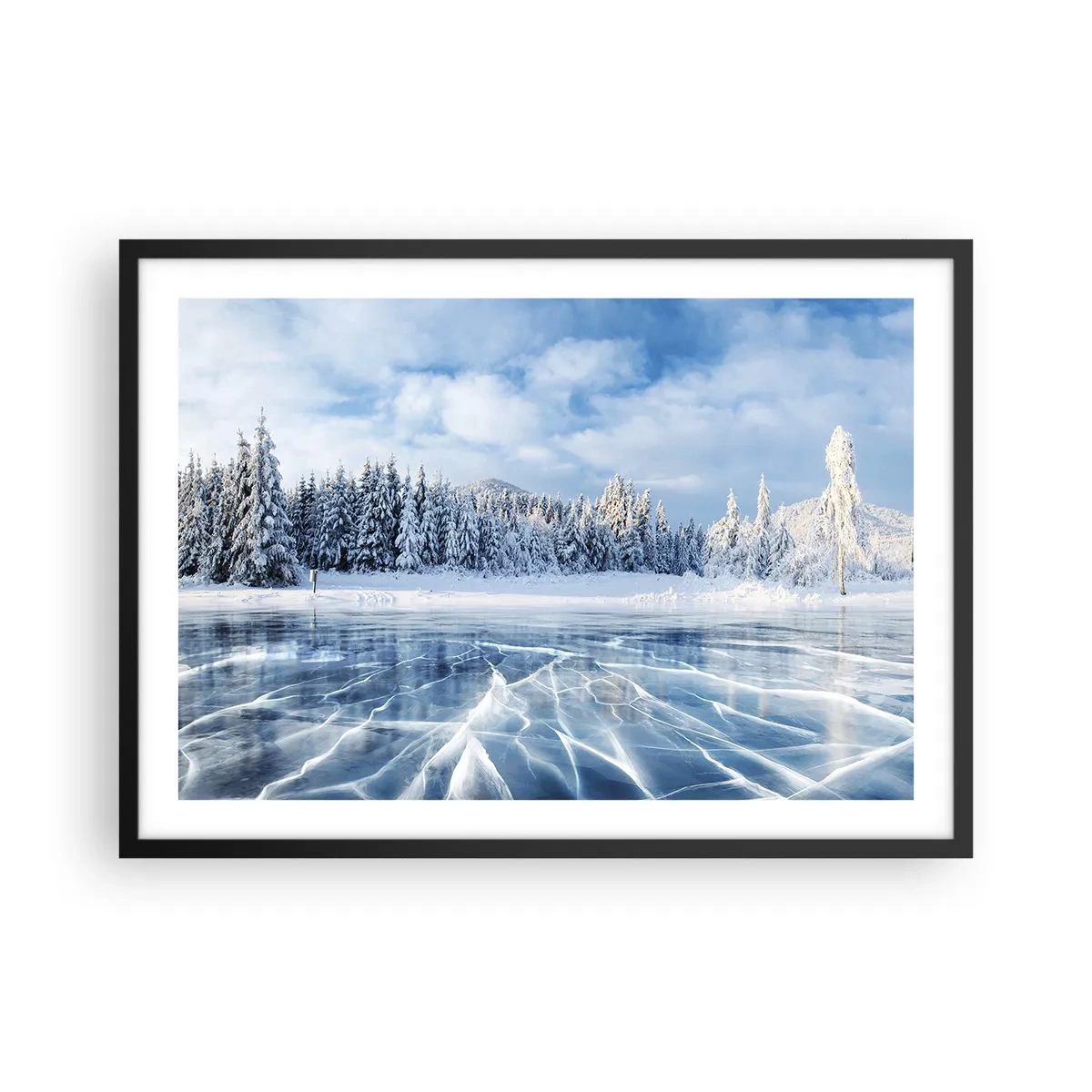 Poster in einem schwarzem Rahmen - Ein zugefrorener See, umgeben von einem schneebedeckten Wald - 70x50cm - Eine schillernde und kristallklare Aussicht - Moderne Wanddekoration für Wohnzimmer und Schlafzimmer ARTTOR