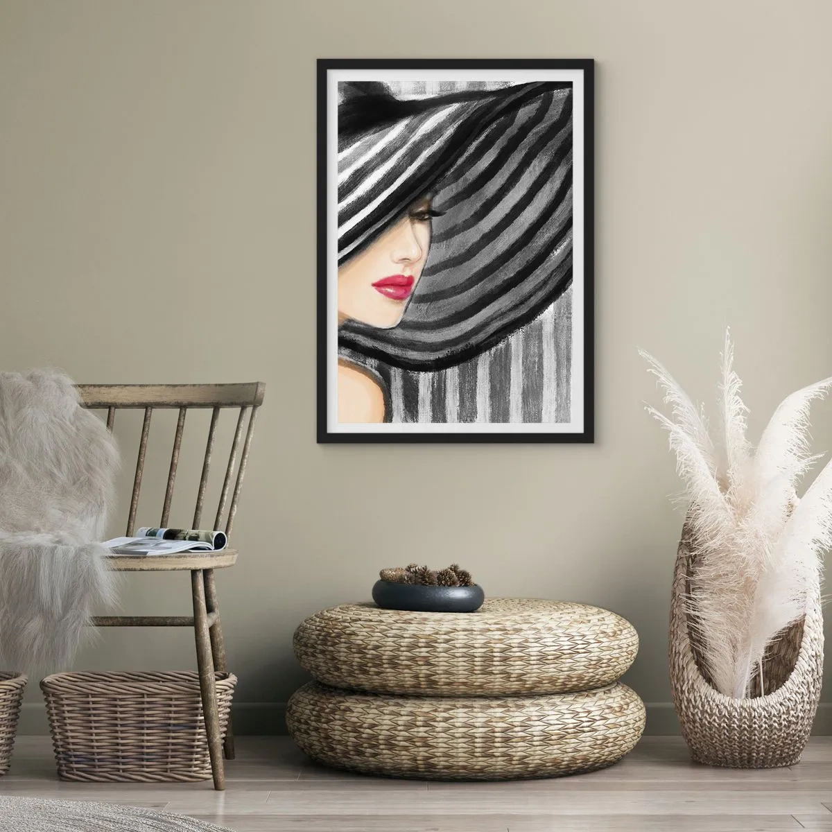 Poster in einem schwarzem Rahmen - Eine Frau mit breitem Hut und roten Lippen - 50x70cm - Wo soll ich dich finden? - Moderne Wanddekoration für Wohnzimmer und Schlafzimmer ARTTOR