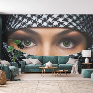 Selbstklebende Fototapete Deluxe Sticker - Ein Porträt einer verschleierten grünäugigen Schönheit - Frau, Augen, Kultur - 350x256 cm
