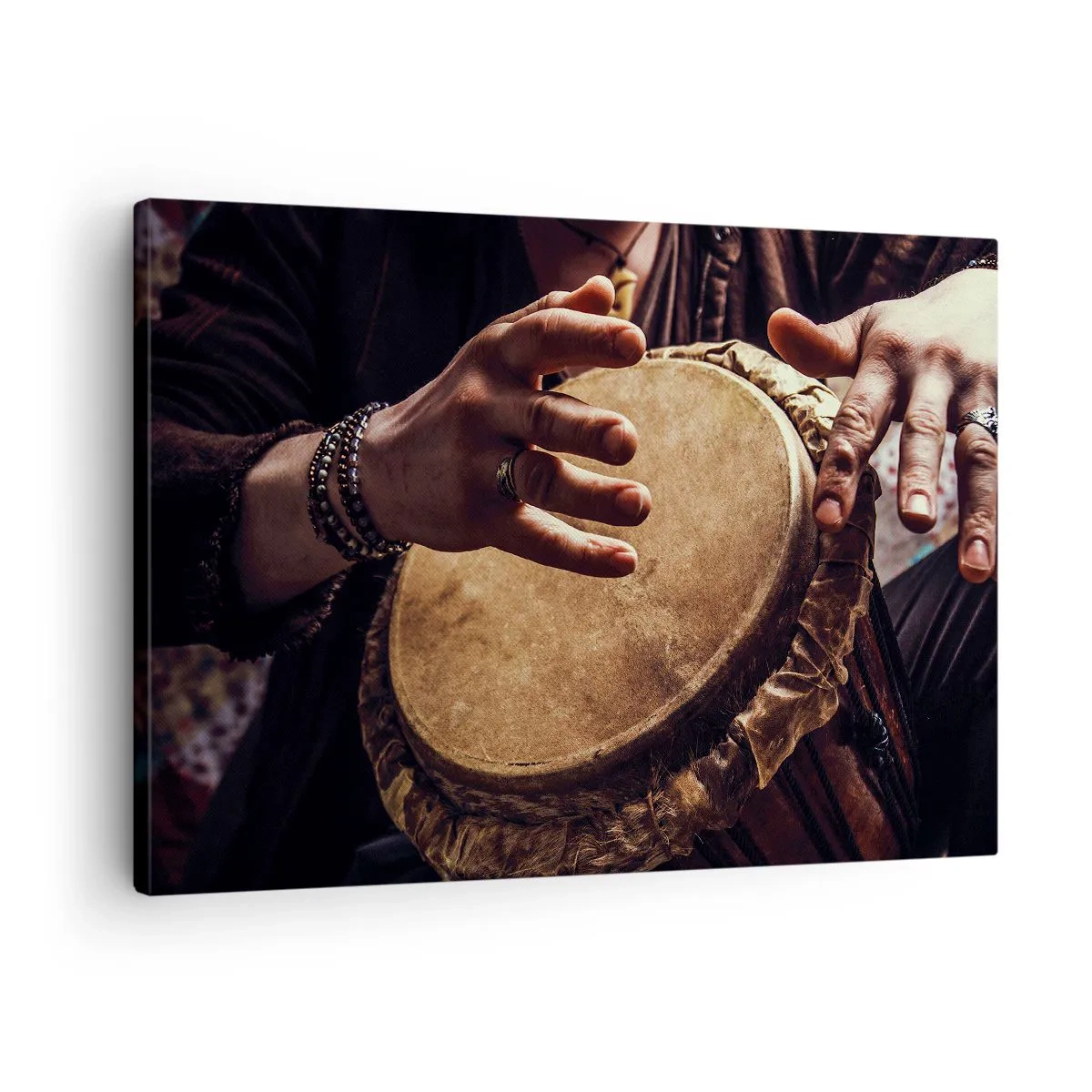 Bild auf Leinwand - Leinwandbild - Hände spielen eine traditionelle Djembe-Trommel - 70x50cm - Im Rhythmus des Herzens - Moderne Wanddekoration für Wohnzimmer und Schlafzimmer ARTTOR
