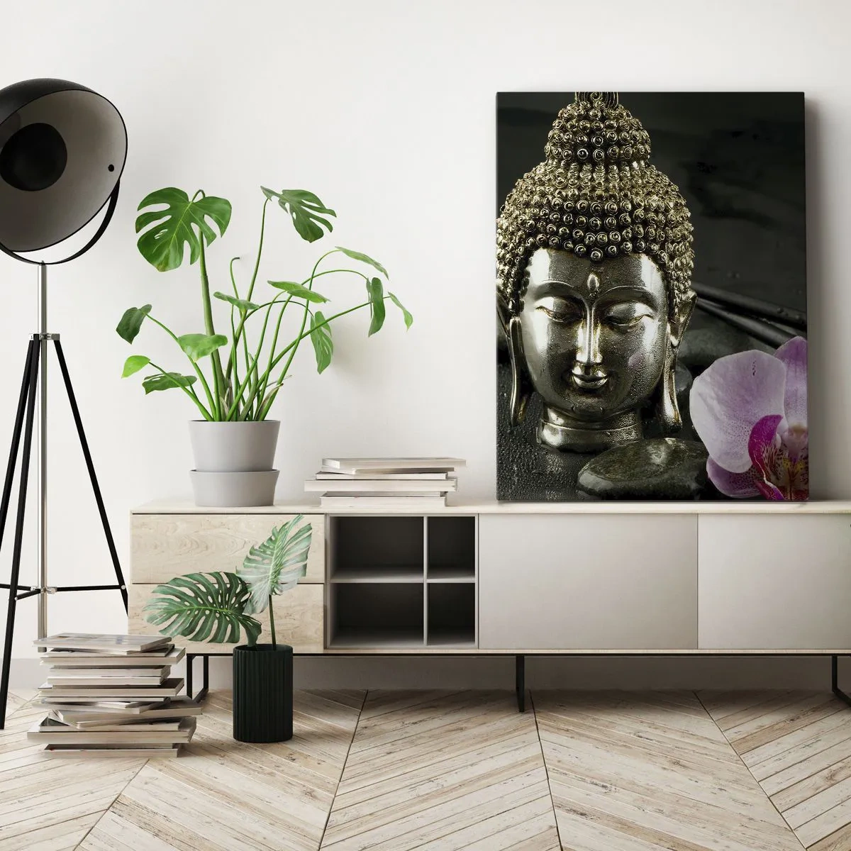 Bild auf Leinwand - Leinwandbild - Eine Buddha-Statuette mit Orchidee und Essstäbchen vor einem Hintergrund aus Steinen - 80x120cm - Harmonie von Weisheit und Schönheit - Moderne Wanddekoration für Wohnzimmer und Schlafzimmer ARTTOR