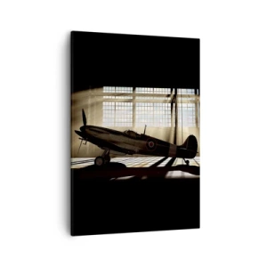 Bild auf Leinwand - Leinwandbild - Ein historisches Flugzeug in einem Hangar, beleuchtet vom Sonnenlicht - 50x70cm - Die Ruhe eines Kriegers - Moderne Wanddekoration für Wohnzimmer und Schlafzimmer ARTTOR