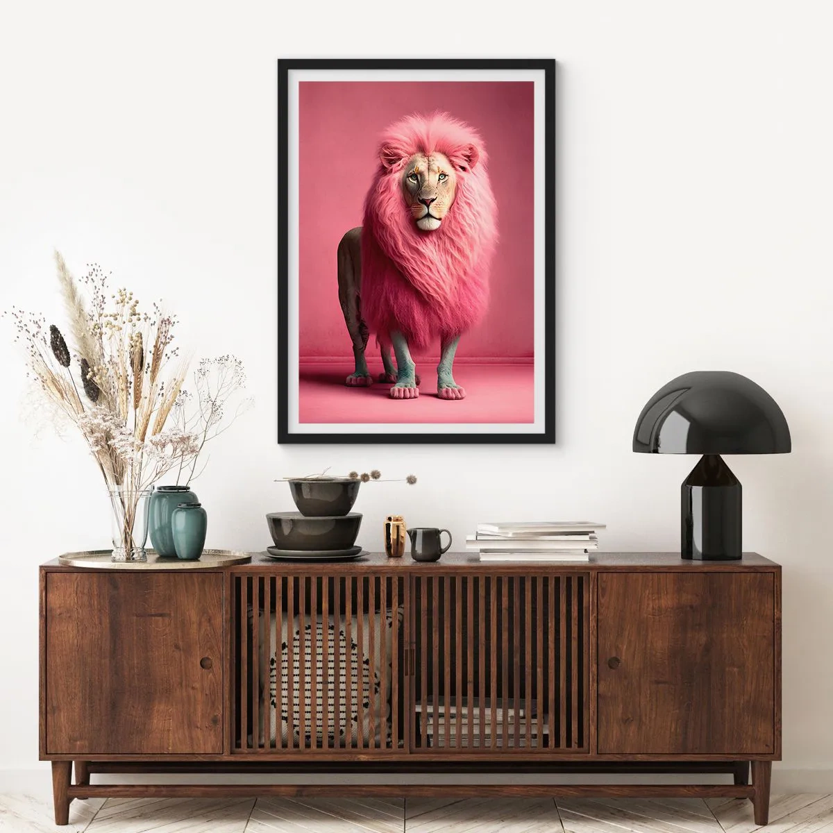 Poster in einem schwarzem Rahmen - Ein Löwe mit rosa Mähne auf rosa Hintergrund - 50x70cm - Und du hast keine Angst mehr - Moderne Wanddekoration für Wohnzimmer und Schlafzimmer ARTTOR
