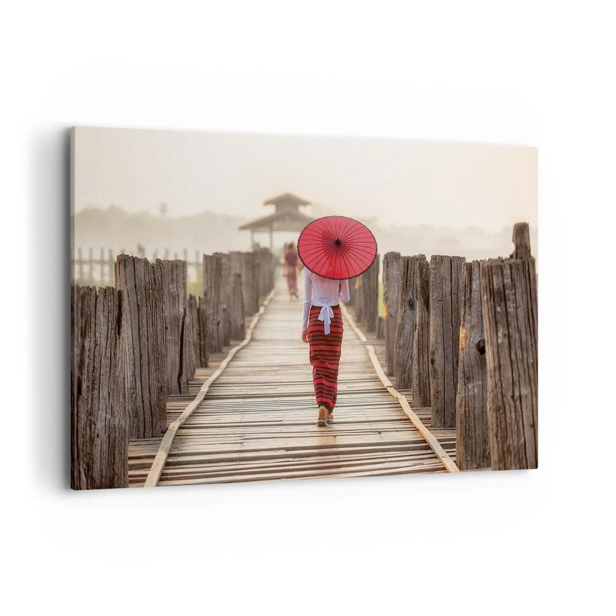 Bild auf Leinwand - Leinwandbild - Eine Frau mit einem roten Regenschirm auf einer Holzbrücke - 120x80cm - Auf der alten Brücke - Moderne Wanddekoration für Wohnzimmer und Schlafzimmer ARTTOR