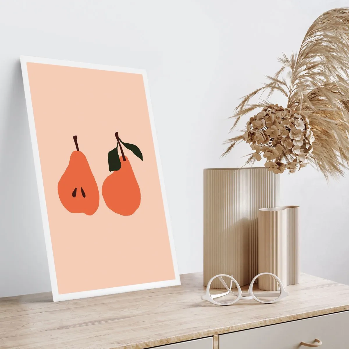 Poster - Eine minimalistische Illustration von zwei Birnen auf beigem Hintergrund. - 50x70cm - Pure Süße - Moderne Wanddekoration für Wohnzimmer und Schlafzimmer ARTTOR
