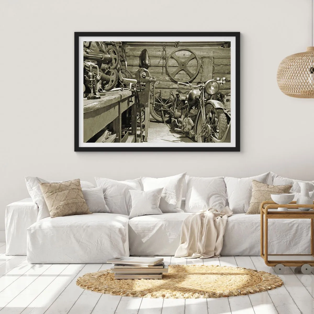 Poster in einem schwarzem Rahmen - Retro-Werkstatt mit Motorrädern und Werkzeug - 70x50cm - Im Schuppen von Onkel Władek - Moderne Wanddekoration für Wohnzimmer und Schlafzimmer ARTTOR