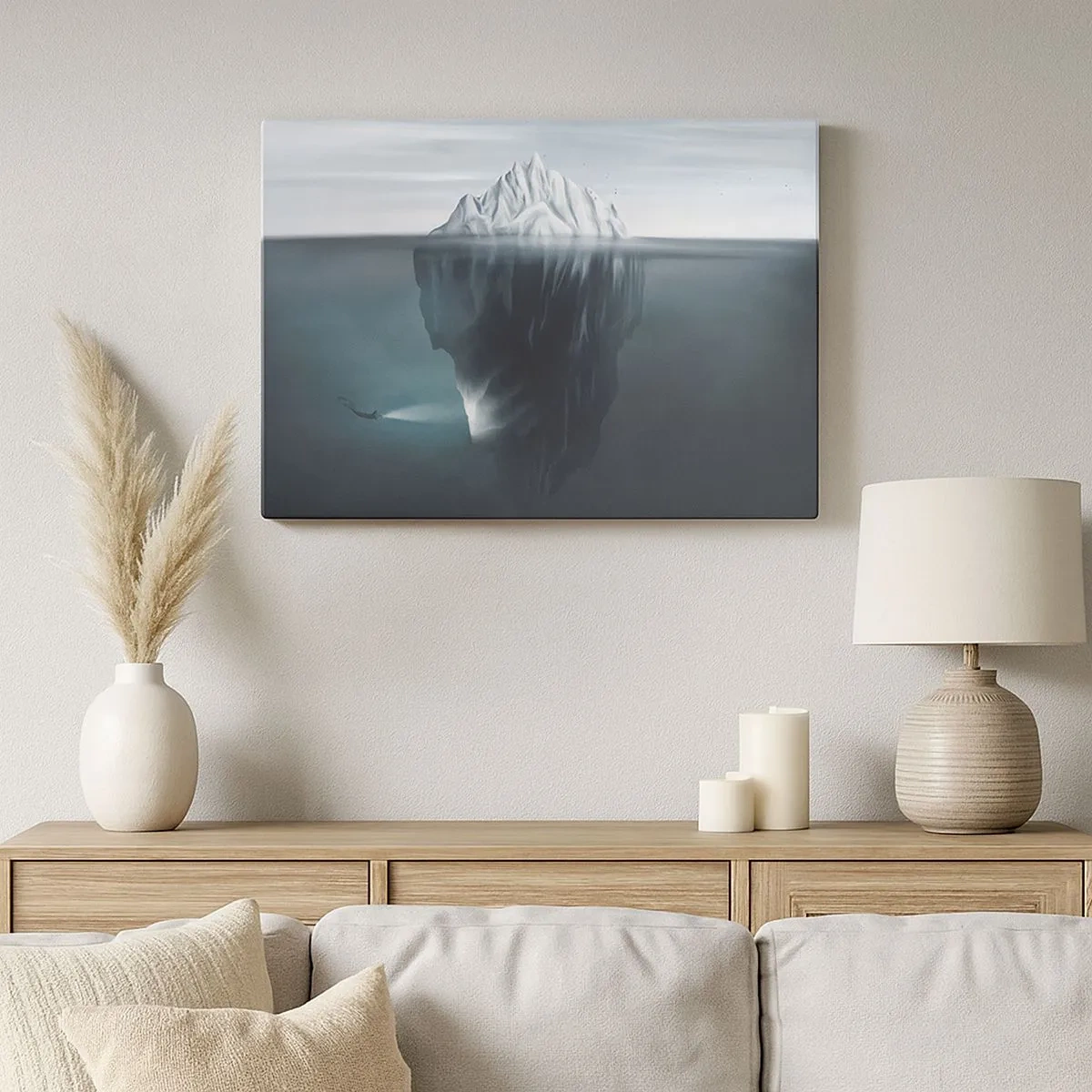 Bild auf Leinwand - Leinwandbild - Ein Eisberg im Wasser mit einem Taucher und einem Suchscheinwerfer unter der Oberfläche. - 70x50cm - Unterwassergeheimnis - Moderne Wanddekoration für Wohnzimmer und Schlafzimmer ARTTOR