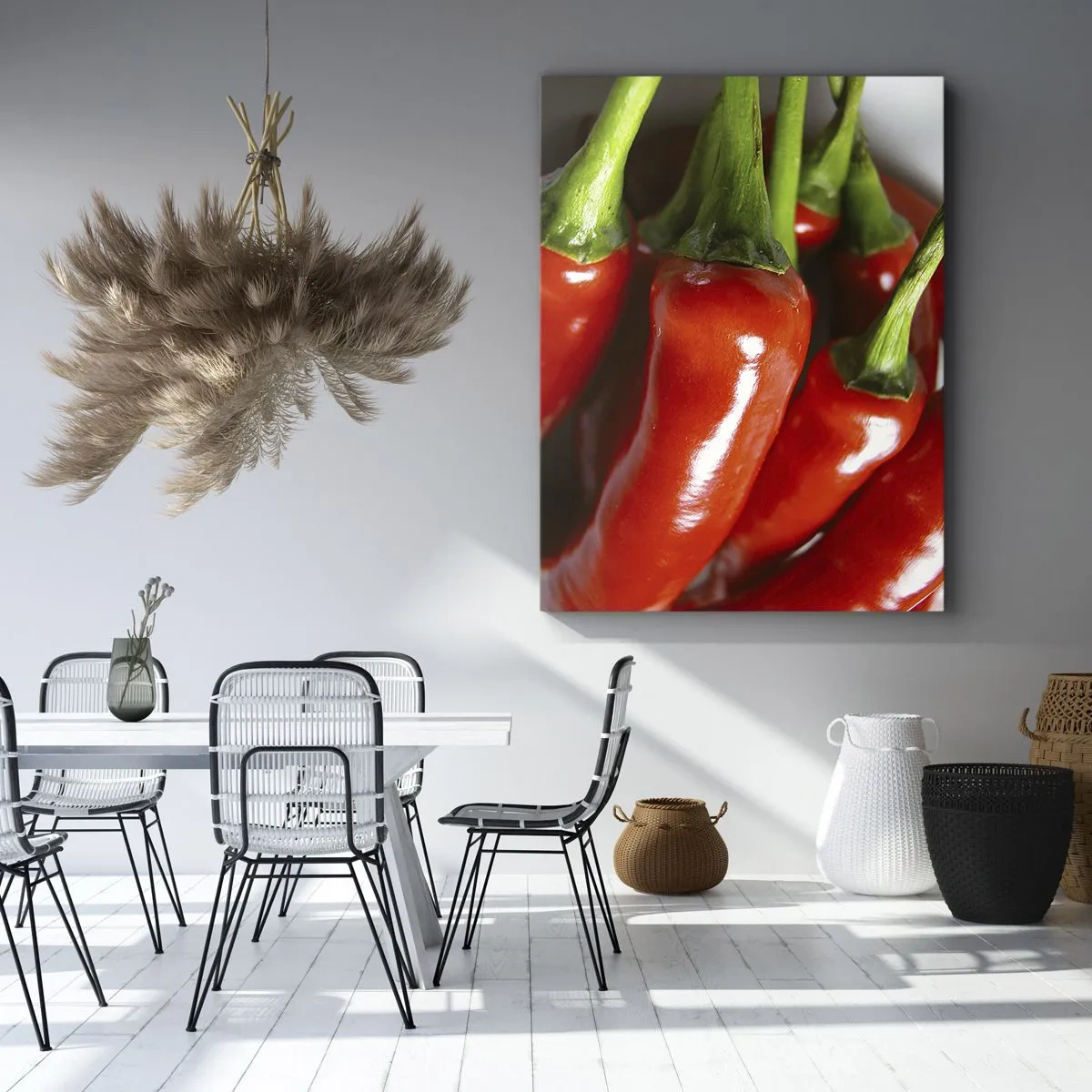 Bild auf Leinwand - Leinwandbild - Nahaufnahme von roten Chilischoten mit grünen Stielen - 50x70cm - Saftig, glänzend, glatt - Moderne Wanddekoration für Wohnzimmer und Schlafzimmer ARTTOR