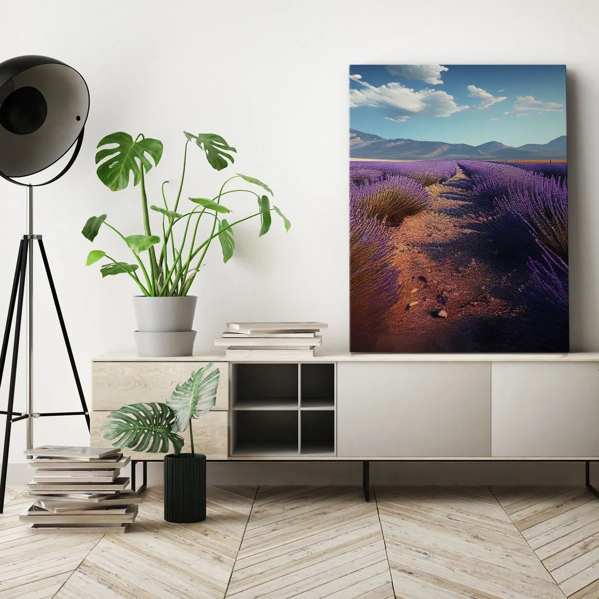 Bild auf Leinwand - Leinwandbild - Ein Lavendelfeld mit Blick auf die Berge und den blauen Himmel - 70x100cm - Duftende Felder - Moderne Wanddekoration für Wohnzimmer und Schlafzimmer ARTTOR