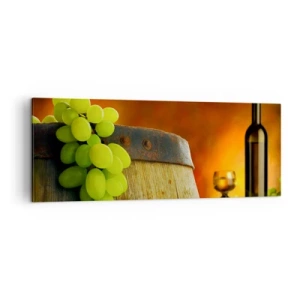 Bild auf Leinwand - Leinwandbild - Trauben auf einem Weinfass mit warmer Farbgebung im Hintergrund - 140x50cm - Stillleben mit einer Flasche Wein und einer Weintraube - Moderne Wanddekoration für Wohnzimmer und Schlafzimmer ARTTOR