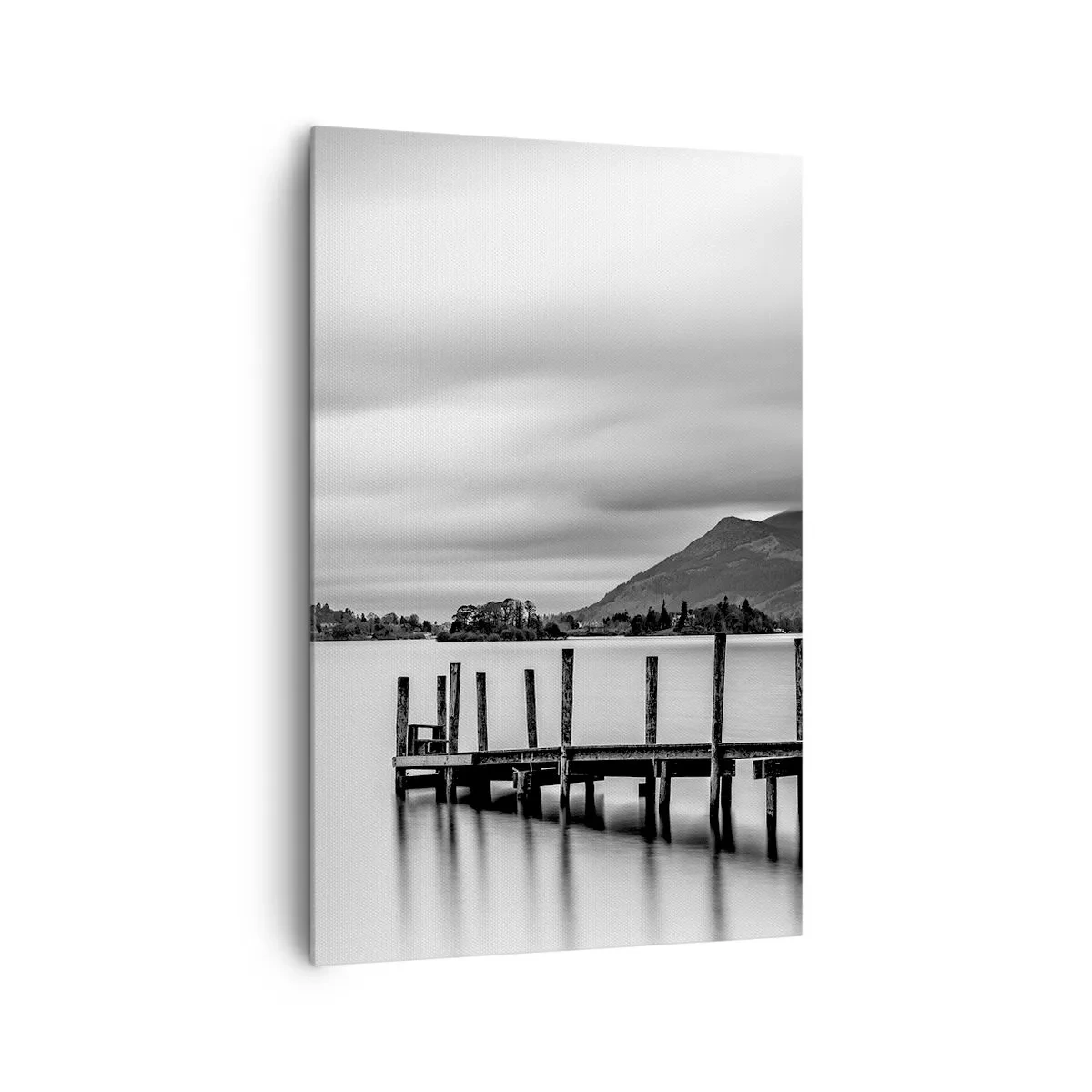 Bild auf Leinwand - Leinwandbild - Schwarz-weiße Landschaft mit einem Pier über einem See - 80x120cm - Milde und Kraft - Moderne Wanddekoration für Wohnzimmer und Schlafzimmer ARTTOR