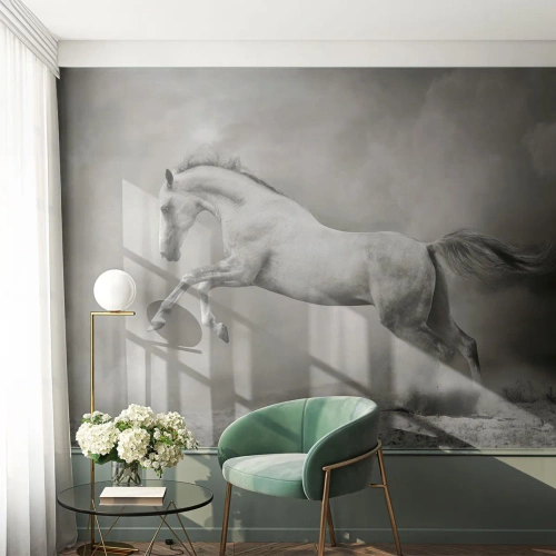 Fototapete Premium Canvas - Ein weißes Pferd in einem dynamischen Sprung vor dem Hintergrund nebliger Wolken. - 100x70cm - Zwischen Aufwachen und Schlafen - Moderne Wanddekoration für Wohnzimmer und Schlafzimmer ARTTOR