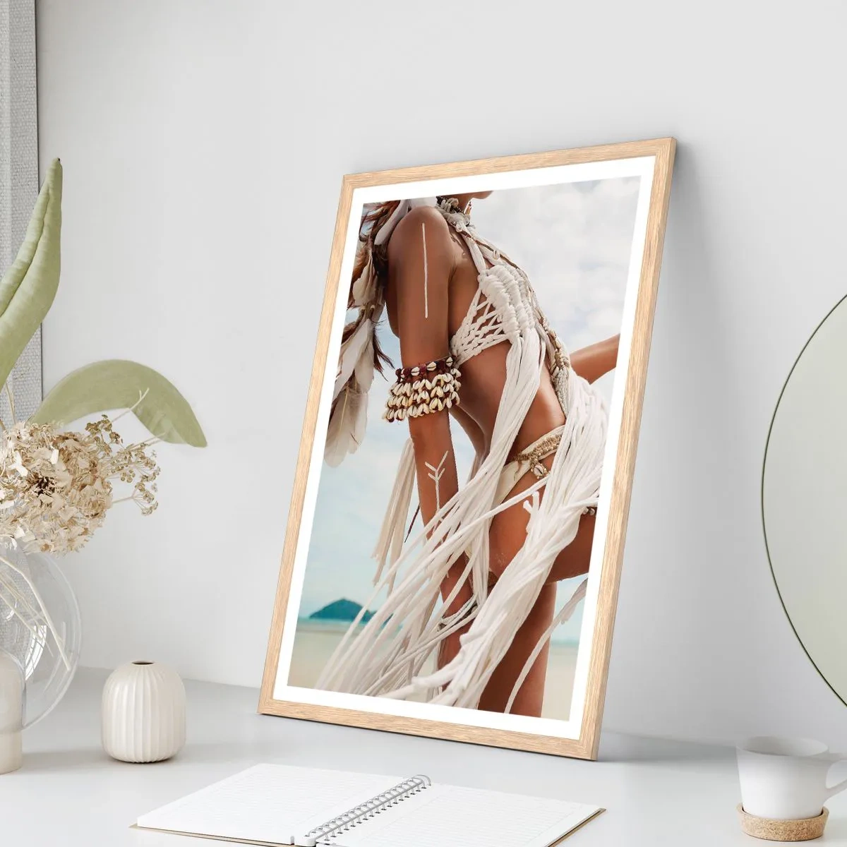 Poster in einem Rahmen aus heller Eiche - Eine Priesterin der Sonne - 40x50 cm