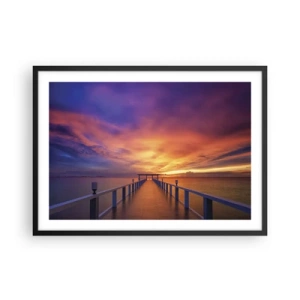 Poster in einem schwarzem Rahmen - Ein Steg, der bei Sonnenuntergang aufs Meer hinausführt - 70x50cm - Ohne Ende - Moderne Wanddekoration für Wohnzimmer und Schlafzimmer ARTTOR
