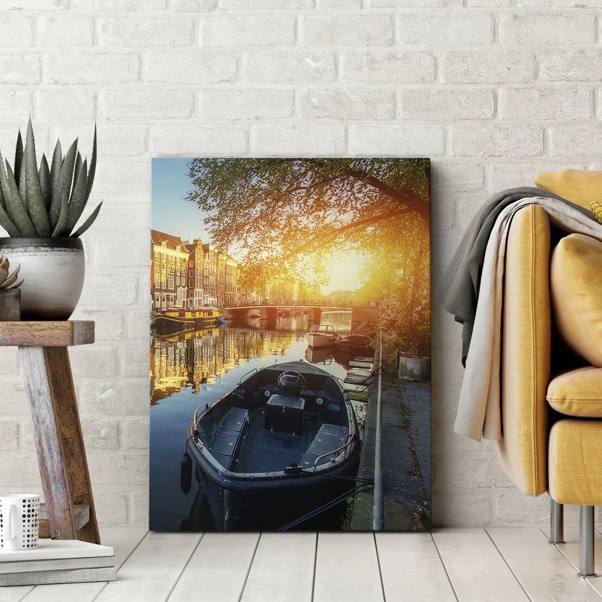 Bild auf Leinwand - Leinwandbild - Amsterdamer Kanal bei Sonnenuntergang - 70x100cm - Morgen in Amsterdam - Moderne Wanddekoration für Wohnzimmer und Schlafzimmer ARTTOR
