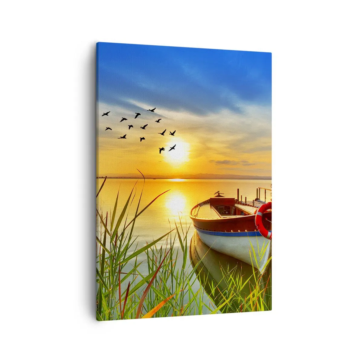 Bild auf Leinwand - Leinwandbild - Ein Boot am Ufer eines Sees bei Sonnenuntergang - 50x70cm - Die Kormorane fliegen schon weg - Moderne Wanddekoration für Wohnzimmer und Schlafzimmer ARTTOR