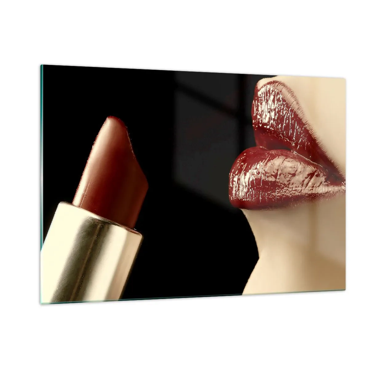 Glasbild - Bild auf glas - Sinnliche Lippen mit karminrotem Lippenstift auf dunklem Hintergrund - 120x80cm - Sinnlichkeit und Brillanz von Karmin - Moderne Wanddekoration für Wohnzimmer und Schlafzimmer ARTTOR