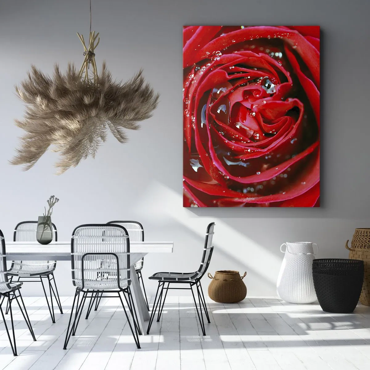 Bild auf Leinwand - Leinwandbild - Nahaufnahme einer roten Rose mit Wassertropfen auf den Blütenblättern - 50x70cm - In den Tautropfen - Moderne Wanddekoration für Wohnzimmer und Schlafzimmer ARTTOR