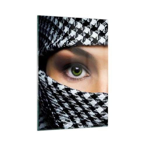 Glasbild - Bild auf glas - Hinter einem schwarz-weiß gemusterten Stoff verbergen sich die grünen Augen einer Frau. - 80x120cm - Ein Porträt einer verschleierten grünäugigen Schönheit - Moderne Wanddekoration für Wohnzimmer und Schlafzimmer ARTTOR