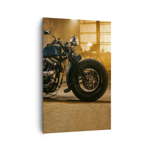 Bild auf Leinwand - Leinwandbild - Ein stylisches Motorrad in einem industriellen Interieur mit warmer Beleuchtung - 80x120cm - Ich kann alles - Moderne Wanddekoration für Wohnzimmer und Schlafzimmer ARTTOR