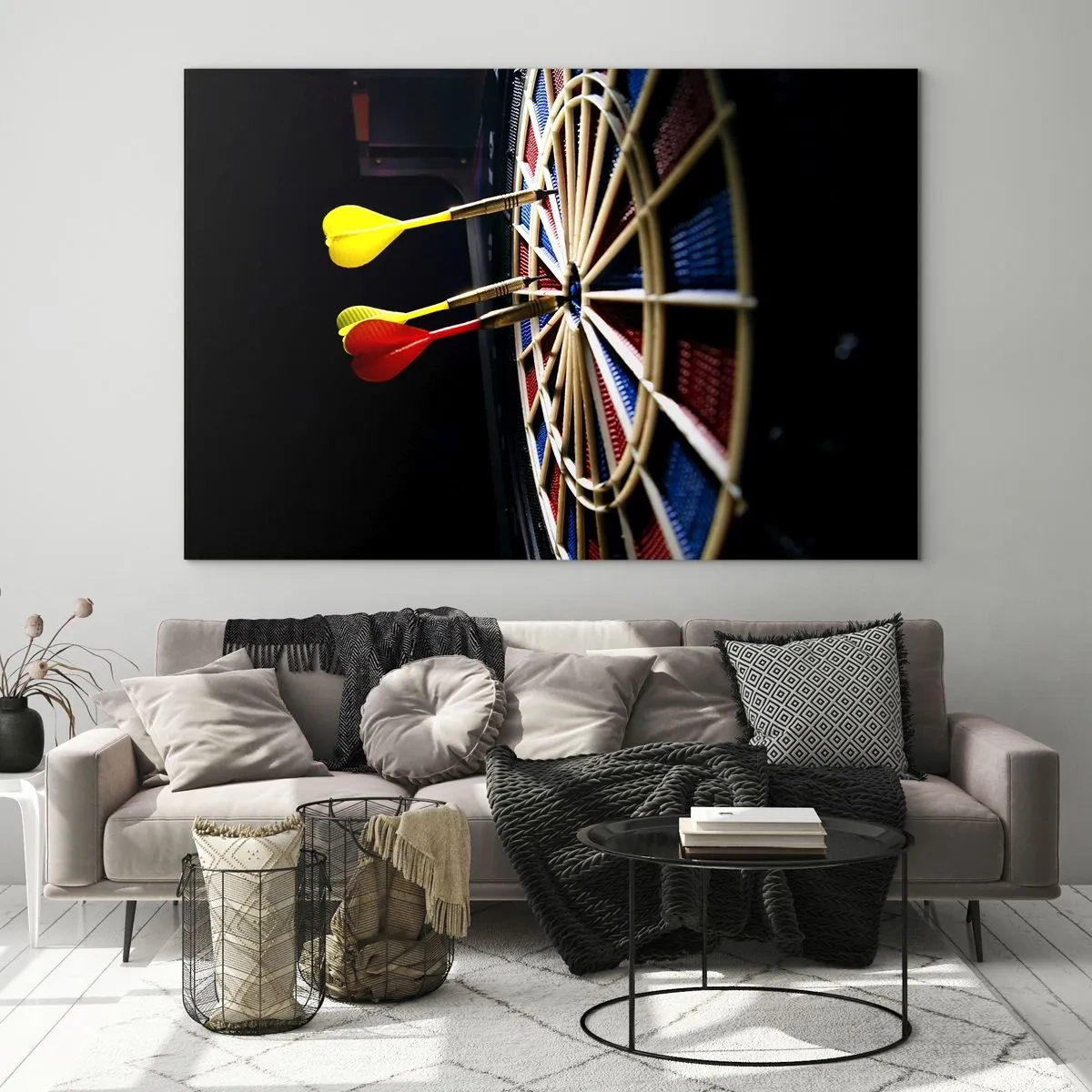 Glasbild - Bild auf glas - Darts treffen ein Ziel in einer dunklen Umgebung - 120x80cm - Auf den Punkt gebracht - Moderne Wanddekoration für Wohnzimmer und Schlafzimmer ARTTOR
