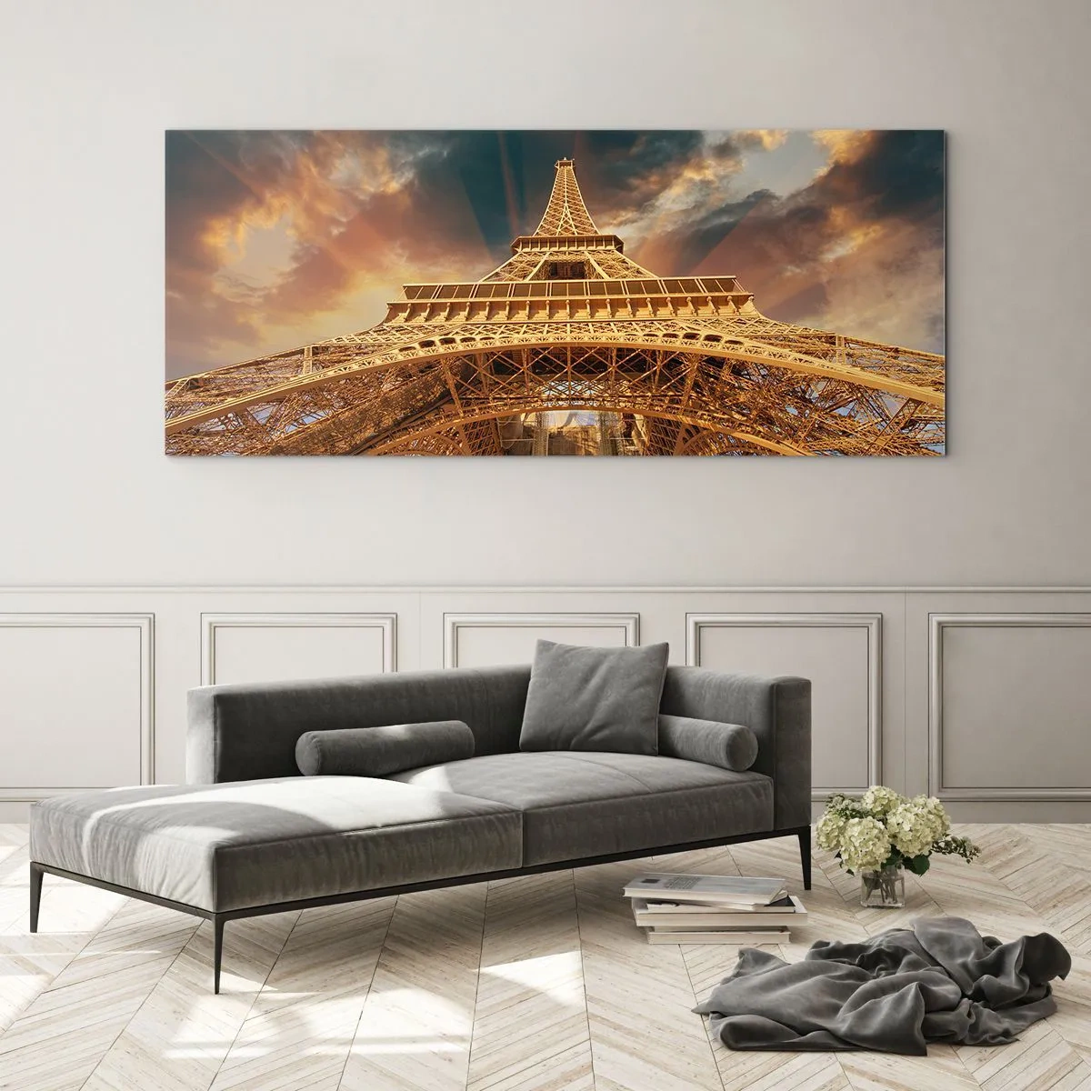 Glasbild - Bild auf glas - Der Eiffelturm von unten vor der Kulisse der untergehenden Sonne - 160x50cm - Wie die Menschheit den Himmel erreichte - Moderne Wanddekoration für Wohnzimmer und Schlafzimmer ARTTOR