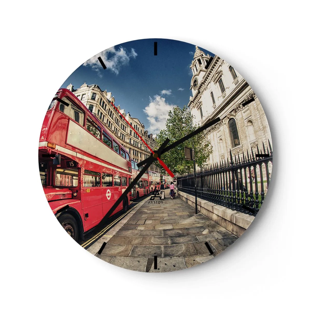 Wanduhr - Glasuhr - Ein roter Doppeldeckerbus auf einer Stadtstraße an einem sonnigen Tag - 30x30cm - Londoner Straße in Grau und Rot - Moderne Wanddekoration für Wohnzimmer, Küche und Schlafzimmer ARTTOR