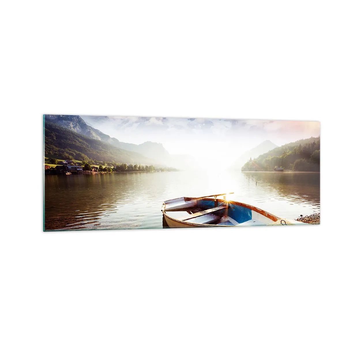 Glasbild - Bild auf glas - Ein Boot am Ufer eines Sees mit Blick auf die Berge am Morgen - 140x50cm - Am tollen und klaren Wasser - Moderne Wanddekoration für Wohnzimmer und Schlafzimmer ARTTOR