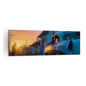 Bild auf Leinwand - Leinwandbild - Retro-Auto und Fahrrad auf der Straße im Licht der untergehenden Sonne - 160x50cm - Hier vergeht die Zeit - Moderne Wanddekoration für Wohnzimmer und Schlafzimmer ARTTOR