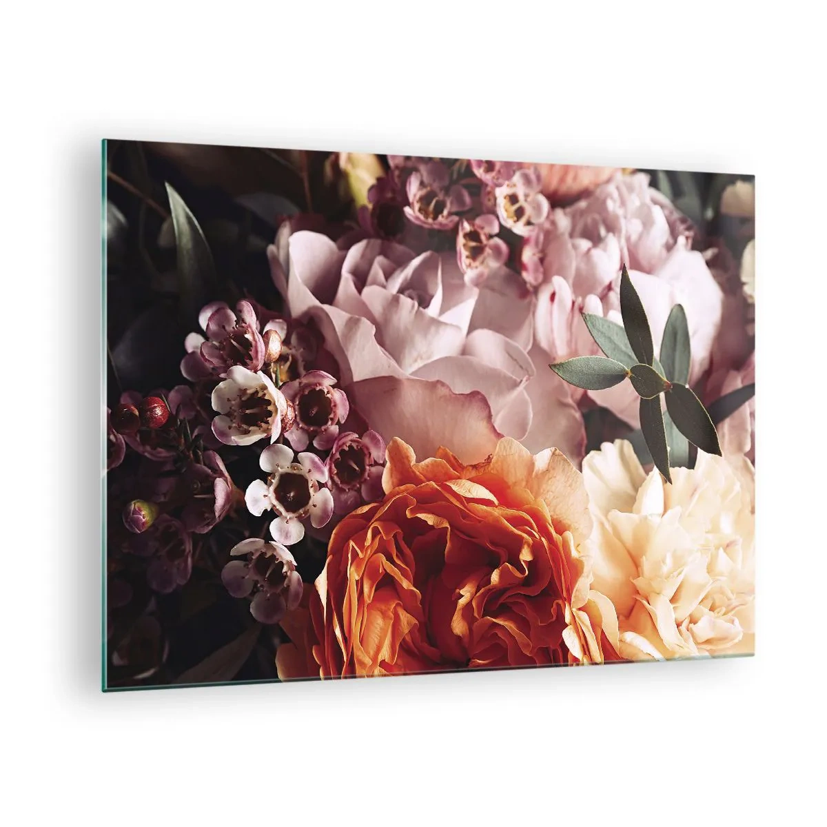 Glasbild - Bild auf glas - Eine Nahaufnahme einer Komposition aus Rosen, Nelken und kleinen Blumen. - 70x50cm - Eingehüllt in Schönheit - Moderne Wanddekoration für Wohnzimmer und Schlafzimmer ARTTOR