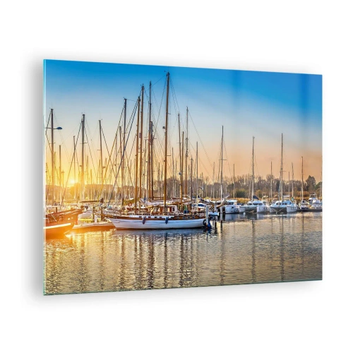 Glasbild - Bild auf glas - Ein Yachthafen voller Segelboote im Licht der untergehenden Sonne - 70x50cm - Der Wind muss auch schlafen - Moderne Wanddekoration für Wohnzimmer und Schlafzimmer ARTTOR