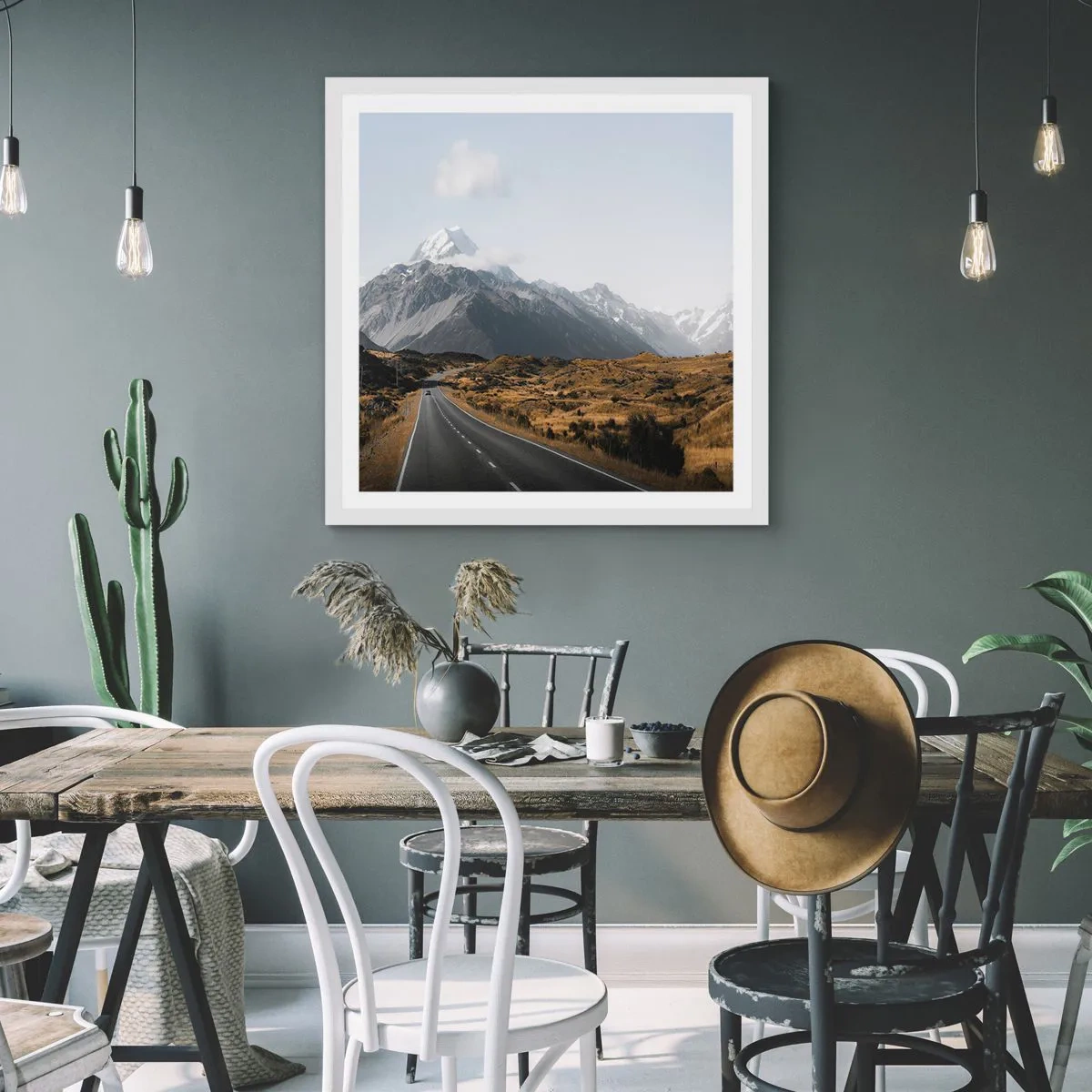 Poster in einem weißen Rahmen - Der Weg ins Herz der Berge - 30x30 cm