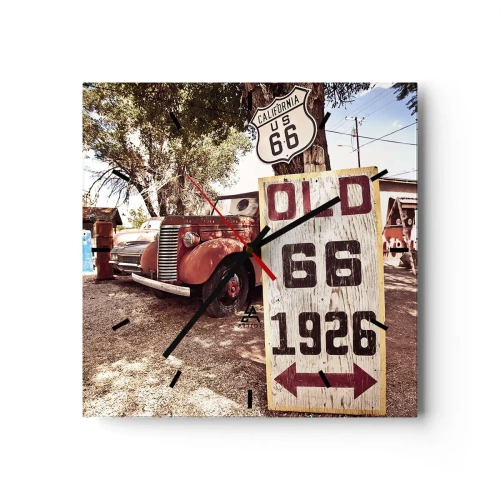 Wanduhr - Glasuhr - Retro-Auto und Route 66-Schild in rustikalem Ambiente - 30x30cm - Die Legende der amerikanischen Provinz - Moderne Wanddekoration für Wohnzimmer und Schlafzimmer ARTTOR
