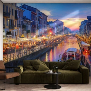 Fototapete Premium Canvas - Ein Kanal mit Beleuchtung, umgeben von farbenfrohen Gebäuden - 100x70cm - Ein Abend voller Licht und Spaß - Moderne Wanddekoration für Wohnzimmer und Schlafzimmer ARTTOR