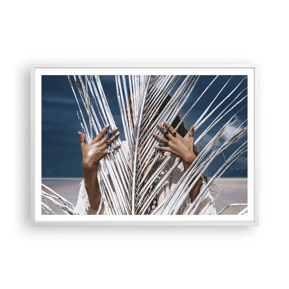 Poster in einem weißen Rahmen - Das Mädchen des Schamanen? - 100x70 cm