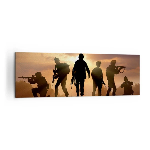 Bild auf Leinwand - Leinwandbild - Soldaten vor dem Hintergrund der untergehenden Sonne in einer dynamischen Umgebung - 160x50cm - Waffenbrüder - Moderne Wanddekoration für Wohnzimmer und Schlafzimmer ARTTOR