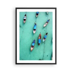 Poster in einem schwarzem Rahmen - Fischerboote auf türkisfarbenem Wasser aus der Vogelperspektive - 50x70cm - In freudiger Erwartung - Moderne Wanddekoration für Wohnzimmer und Schlafzimmer ARTTOR