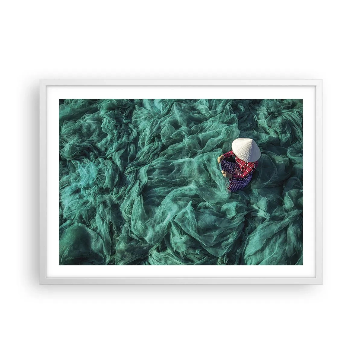 Poster in einem weißen Rahmen - In einem Meer aus Netzen - 70x50 cm