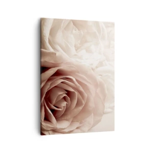 Bild auf Leinwand - Leinwandbild - Zarte Rosen in pastelligen Beigetönen - 50x70cm - Im Herzen der Rose - Moderne Wanddekoration für Wohnzimmer und Schlafzimmer ARTTOR