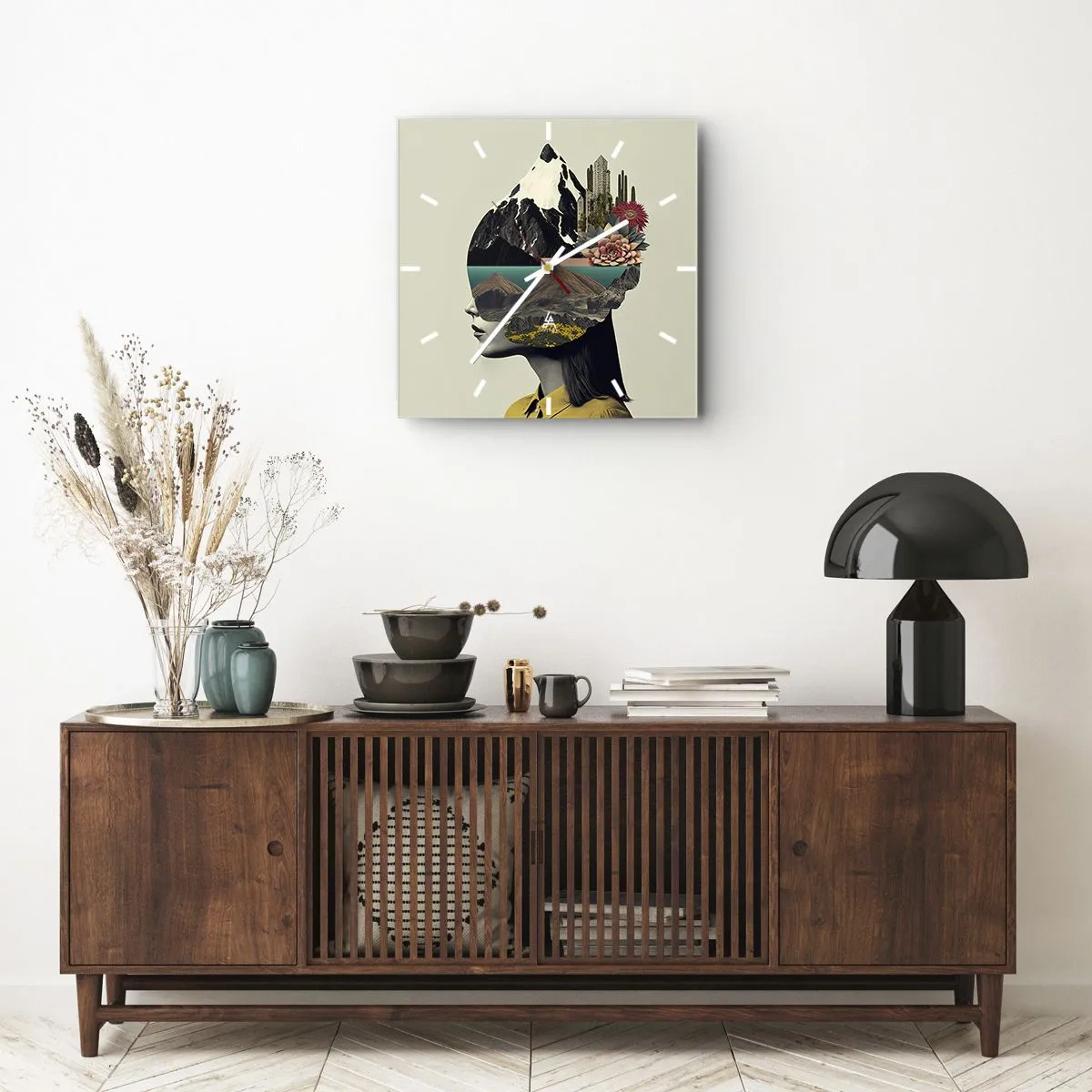 Wanduhr - Glasuhr - Collage einer Frau mit Berglandschaft und Blumen - 30x30cm - Frau – bleibt immer ein Geheimnis - Moderne Wanddekoration für Wohnzimmer und Schlafzimmer ARTTOR