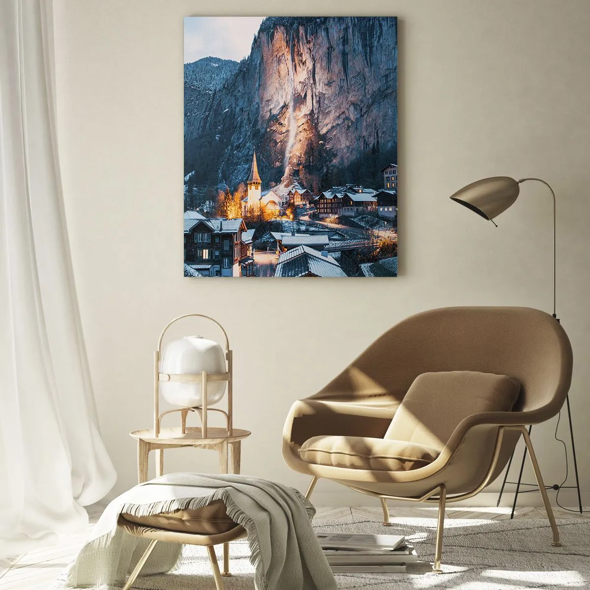 Glasbild - Bild auf glas - Ein Winterdorf am Fuße einer beleuchteten Felswand - 50x70cm - Der leuchtende Geist des Winters - Moderne Wanddekoration für Wohnzimmer und Schlafzimmer ARTTOR
