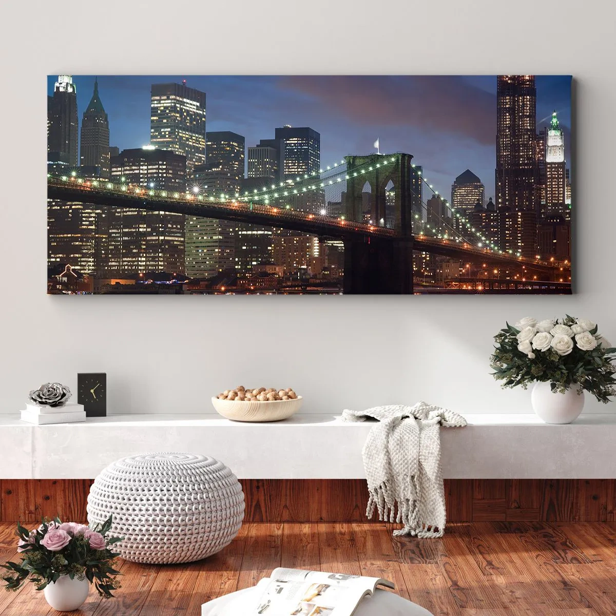 Bild auf Leinwand - Leinwandbild - New York City Bridge bei Nacht mit beleuchteten Gebäuden - 120x50cm - Leuchtende Nacht - Moderne Wanddekoration für Wohnzimmer und Schlafzimmer ARTTOR