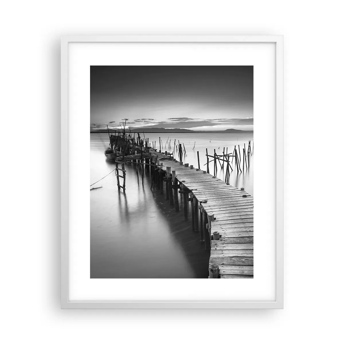 Poster in einem weißen Rahmen - Der Frieden eines vergessenen Ufers - 40x50 cm