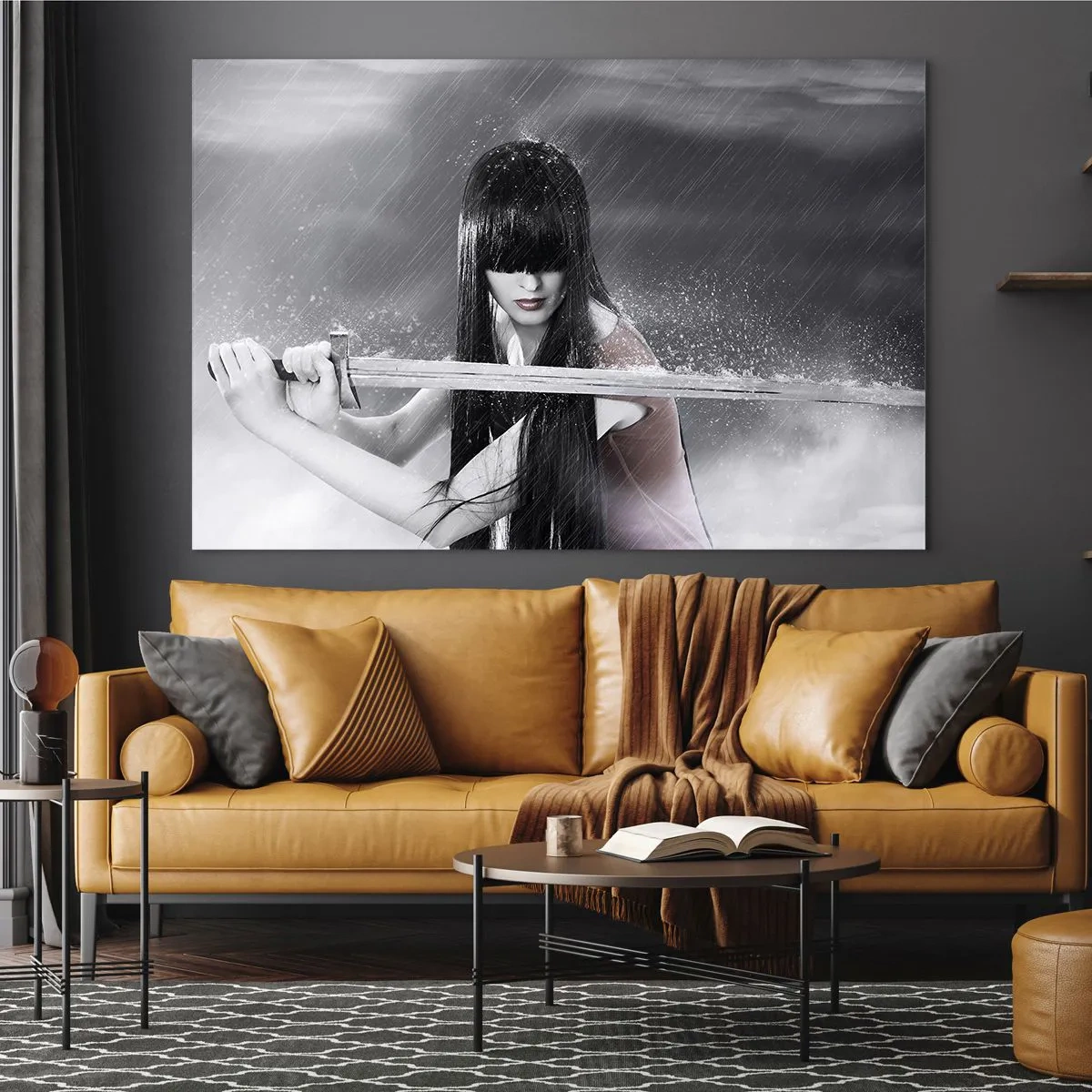 Glasbild - Bild auf glas - Eine Frau mit einem Schwert im Regen auf einem monochromen Hintergrund. - 120x80cm - Schön und gefährlich - Moderne Wanddekoration für Wohnzimmer und Schlafzimmer ARTTOR