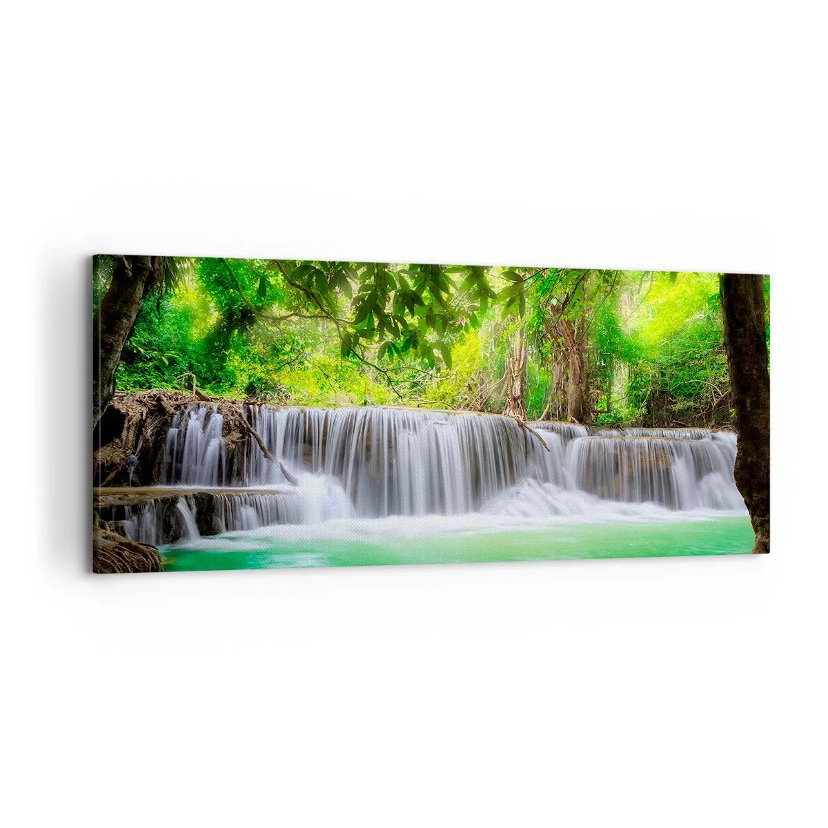 Bild auf Leinwand - Leinwandbild - Ein grüner Wasserfall, umgeben von dichter tropischer Vegetation - 120x50cm - Eine Kaskade in Grün - Moderne Wanddekoration für Wohnzimmer und Schlafzimmer ARTTOR