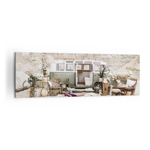 Bild auf Leinwand - Leinwandbild - Ein Retro-Camper im Boho-Design vor einer felsigen Landschaft. - 160x50cm - Es ist die Zeit, die Reise zu beginnen - Moderne Wanddekoration für Wohnzimmer und Schlafzimmer ARTTOR