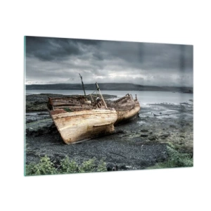 Glasbild - Bild auf glas - Zwei verfallene Holzboote am felsigen Ufer des Sees - 100x70cm - „Als Zeichen würdevoller Härten“ - Moderne Wanddekoration für Wohnzimmer und Schlafzimmer ARTTOR